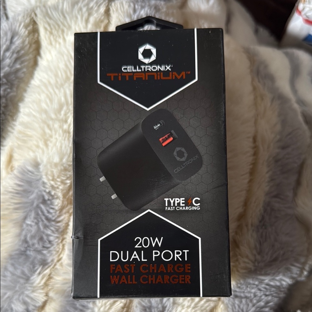 Black 20W Dual Port USB-C Charger